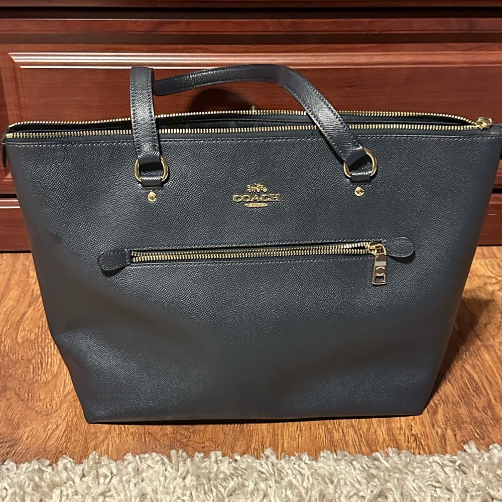 Authentic Coach navy carryall